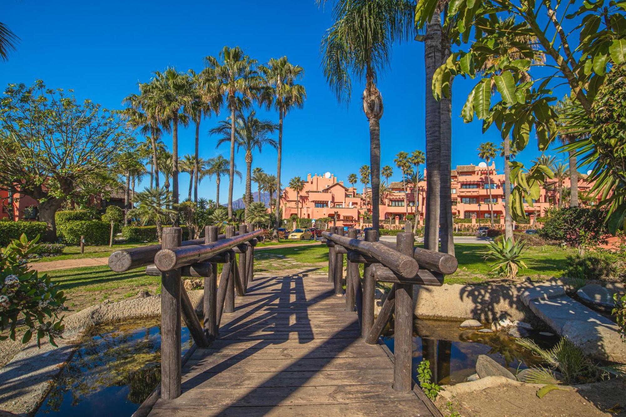 Buenti Apartments Estepona Exterior photo